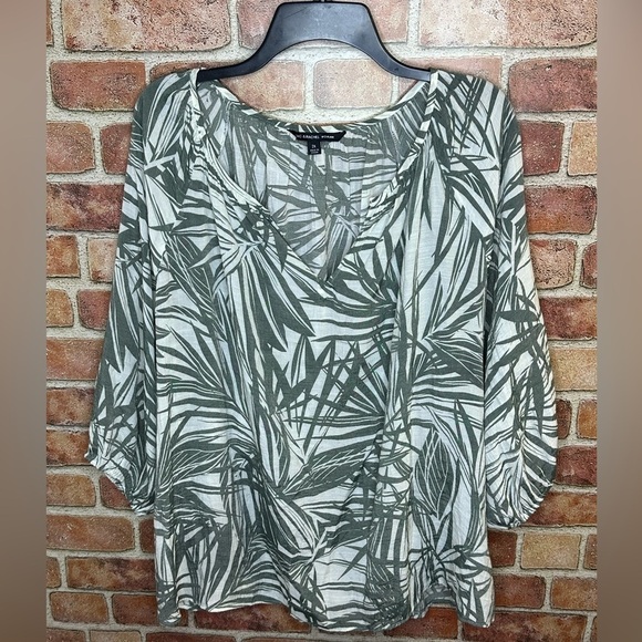 Zac & Rachel Tops - Zac and Rachel split neck blouse size 2x